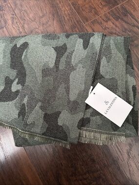 NWT LA VALENTINA NYC Women’s Green Frayed Edge Camouflage Scarf